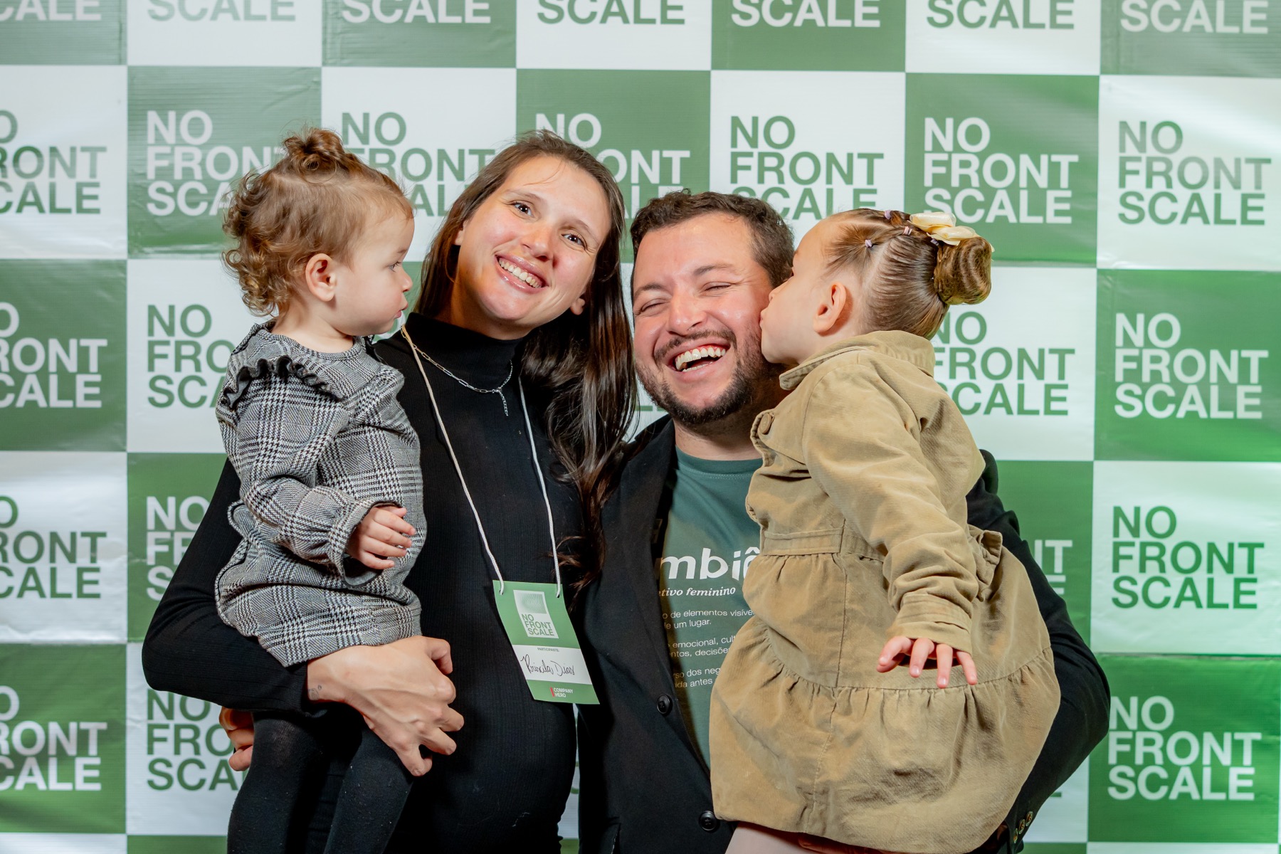 Família no No Front Scale